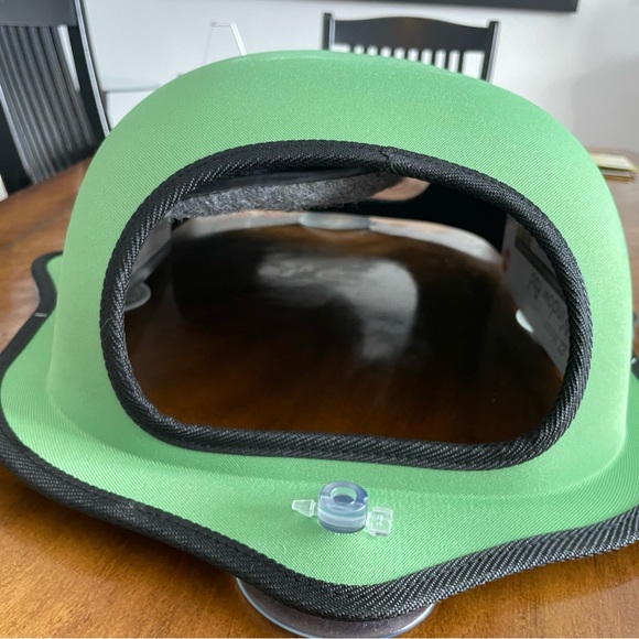 Ez Mount green Window Pod. 27” x 20” - Picture 3 of 5